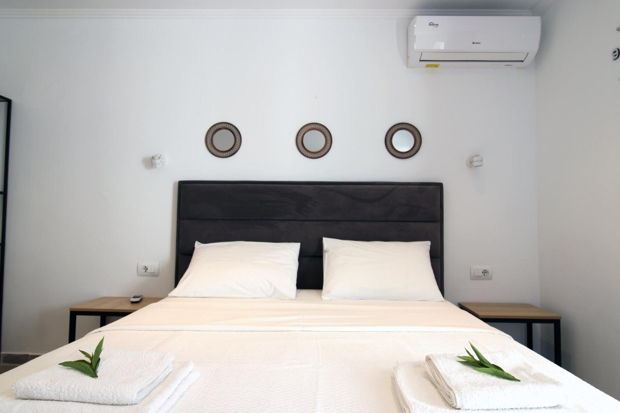 Melina'S Seaside Retreat Aparthotel Ksamil Exteriör bild